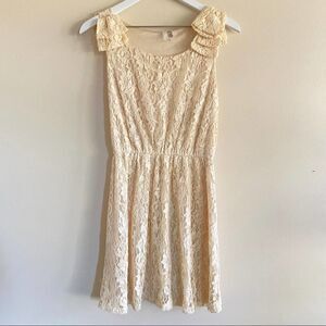 FRANCESCA’S Birdcage Label Ivory Lace Bow Dress M